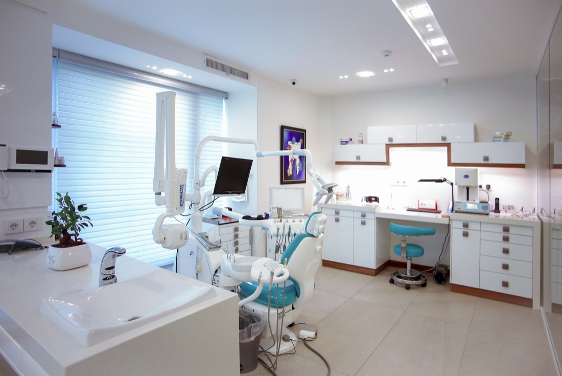 Dental treatment room prepared between patients